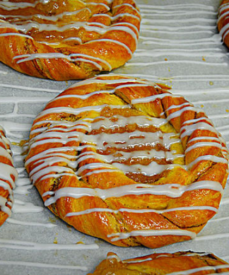 Pariser's Bakery - Apple Danish